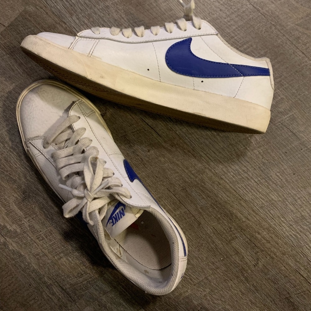 Nike men’s blazer low blue white. Size 7. Retro.